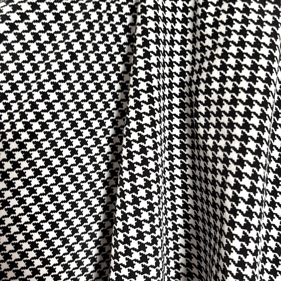 Houndstooth fully lined button back dress - Picture 2 of 4